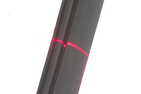 Dichtraupe im KFZ-Innenraum sealing-beads-vehicle-interiors.jpg