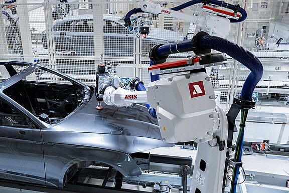 Automated rapir using robots on the car body