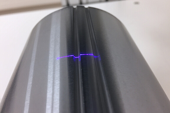 Prüfung der Orientierungskerben auf Silizium-Ingots  