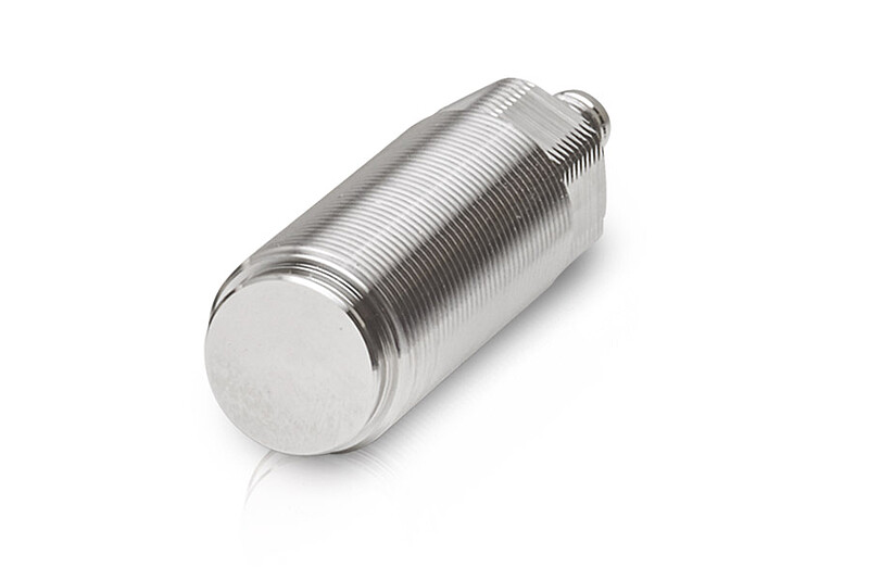 Magneto-induktiver Wegsensor in M18-Bauform