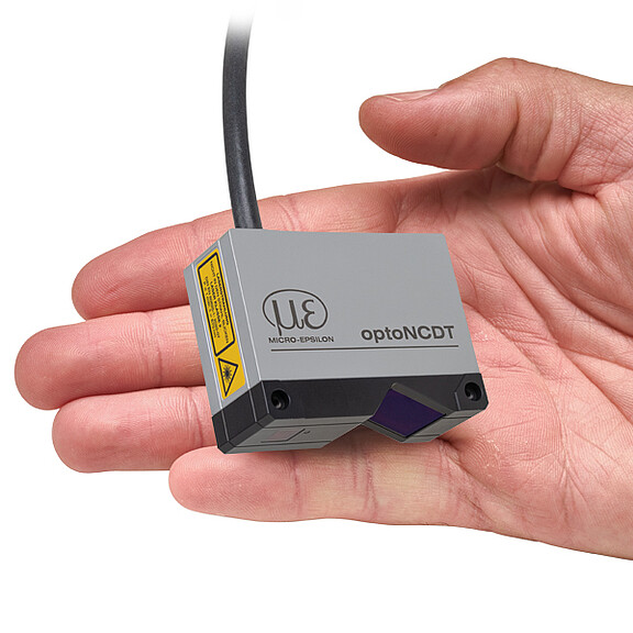 Platzsparendes Design, kein externer Controller