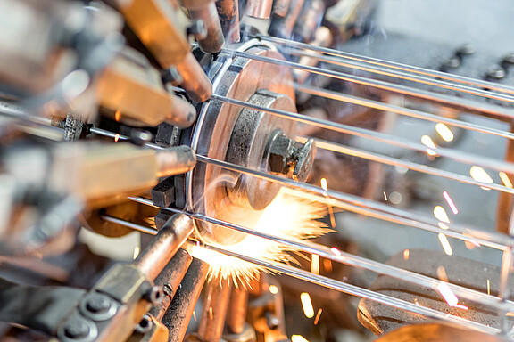 Hochwertige Schweißverbindungen durch eddyNCDT ­Wirbelstromsensoren  