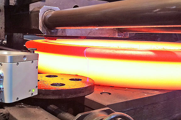 Profilmessung und Abstandskontrolle bei Schmieden von Radreifen  