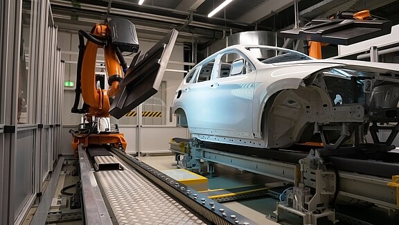 Reflectontrol sensor on robot next to car body in production line