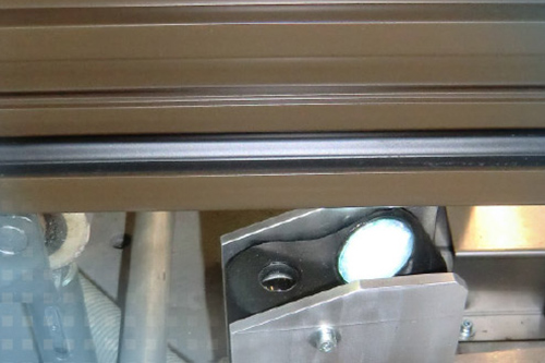 Inline-Detektion von Schutzfolien auf Kunststoff-Fensterrahmen detection-protective-film-window-frames.jpg