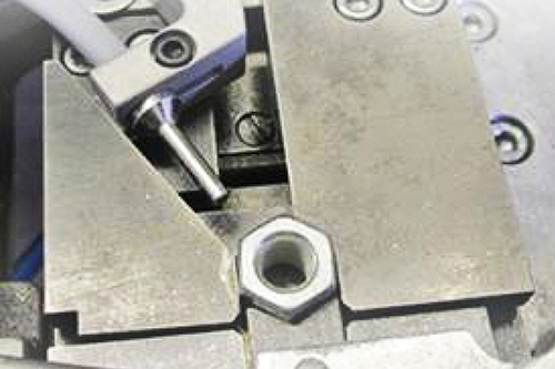 Farbnuancen und Materialien bei Muttern erkennen recognizing-color-nuances-materials-screw-nuts.jpg