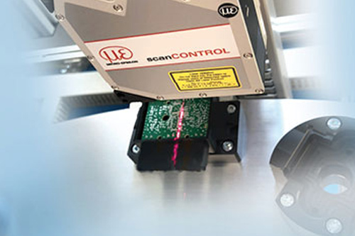 Höhenmessung von eingepressten Kontaktstiften  