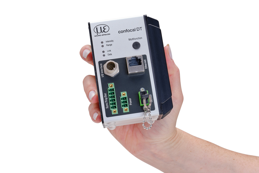 Controller IFC2416 in Hand gehalten